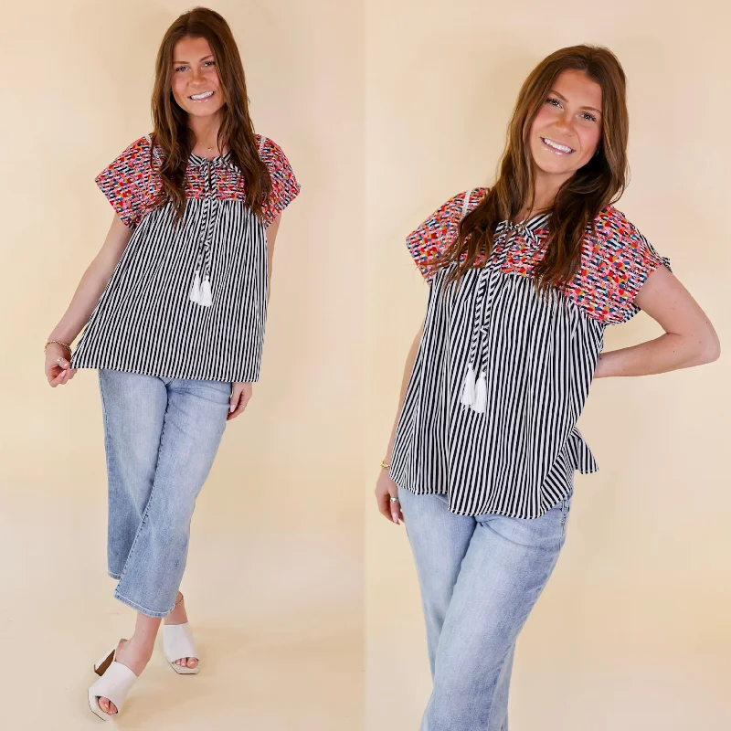 Last Chance Size M | Fredericksburg In the Spring Striped Embroidered Top with Front Keyhole in Black and White