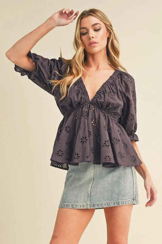 Aemi + Co Eyelet Embroidered V-Neck Half Sleeve Peplum Blouse Artistic Women's Avant - 