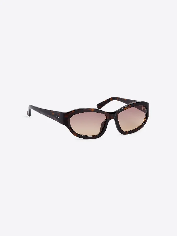 Oval sunglasses Fashionable Look
