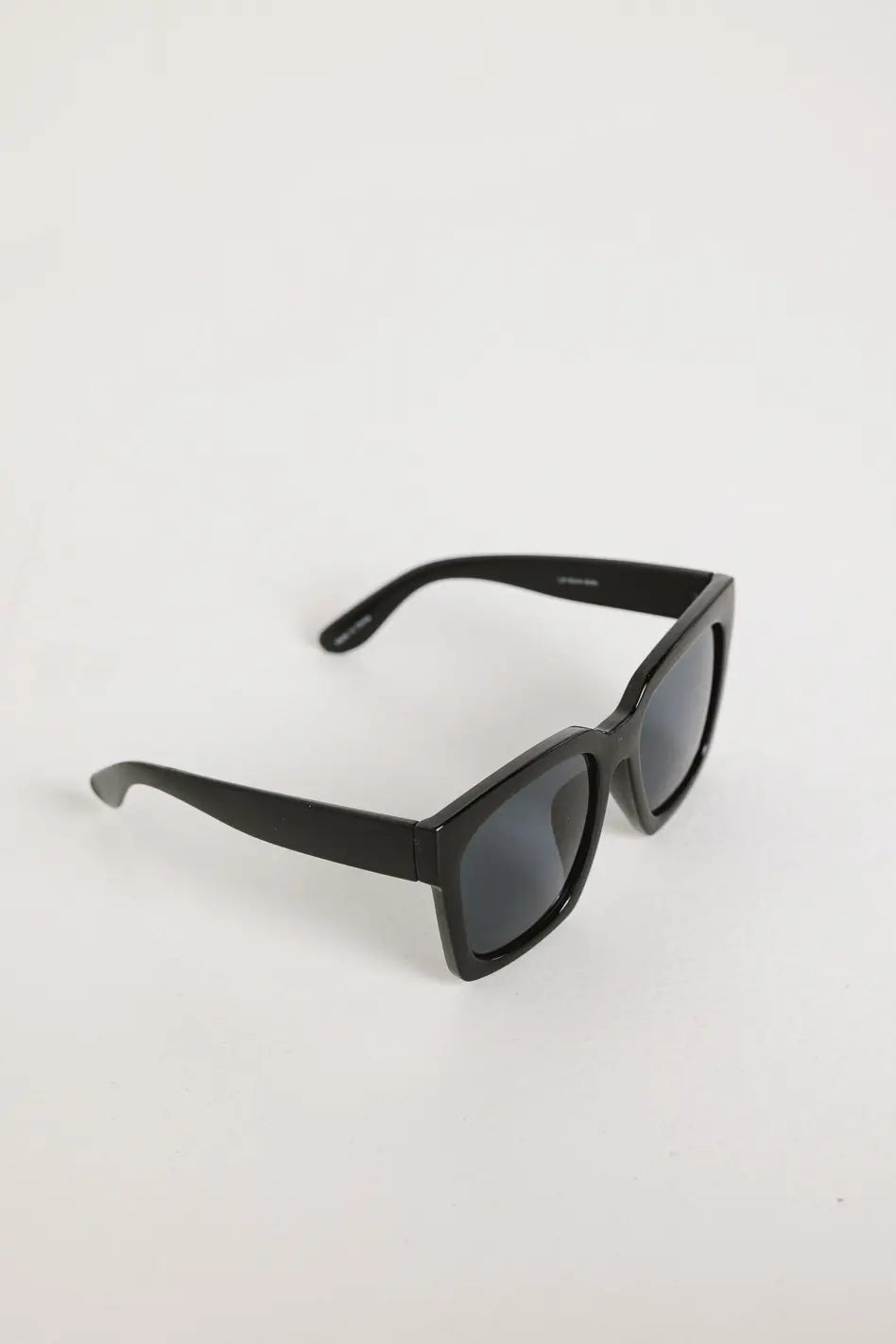 Ana Sunglasses in Black Glossy Metal Frame Look