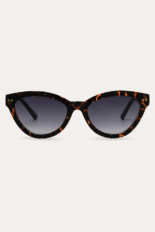 Casey Sunglasses Fashionable Look
