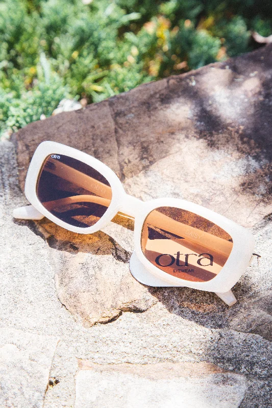 Daisy, Frosted Ivory/Brown | Otra Wrap - Around Ski Goggles