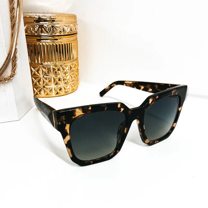 DIFF x Jessie James Decker | Jessie Polarized Grey Gradient Sunglasses in Espresso Tortoise Unisex Angular Frame Style DIFF x Jessie James Decker | Jessie Polarized Grey Gradient Sunglasses in Espresso Tortoise Unisex Angular Frame Style