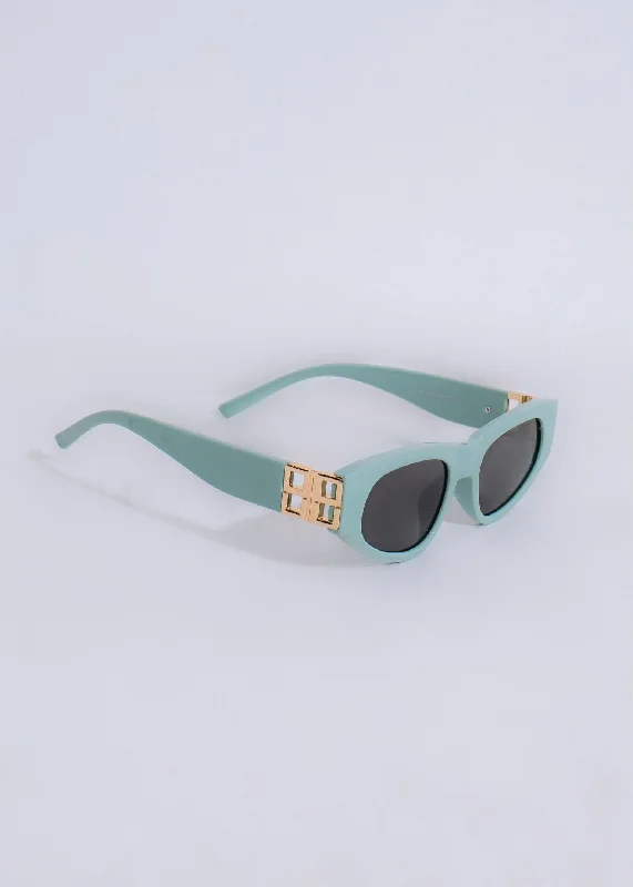 Keep Watching Oval Sunglasses Green Classic Aviator Style