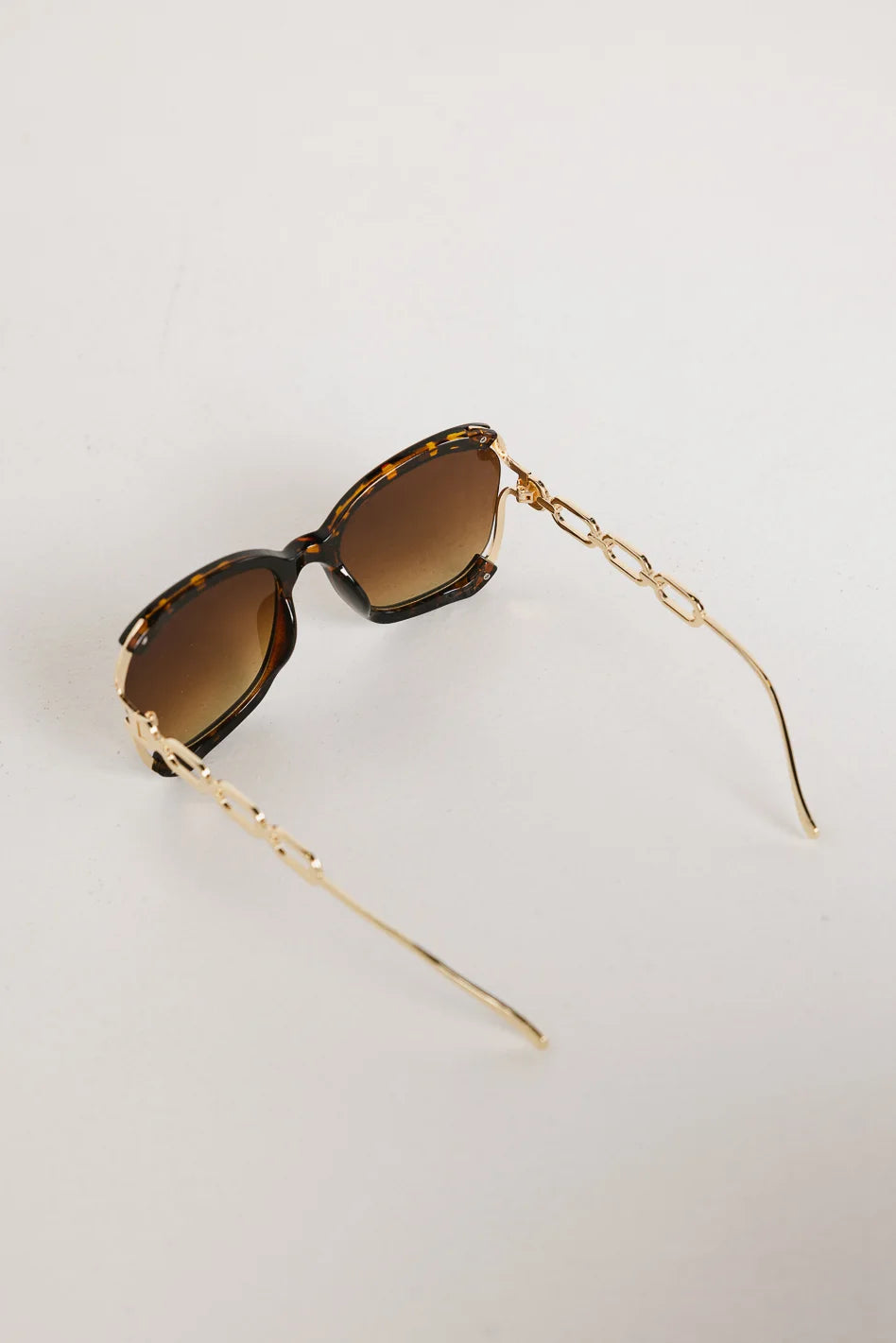Lea Sunglasses in Tortoise Rectangle - Rimmed 