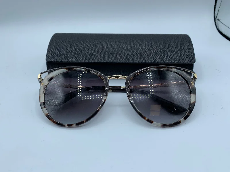 Sunglasses By Prada Wayfarer Streetwear Style