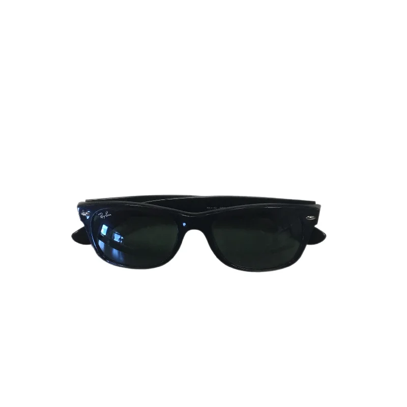 Sunglasses By Ray Ban Oval - Rimmed Sophisticated Look