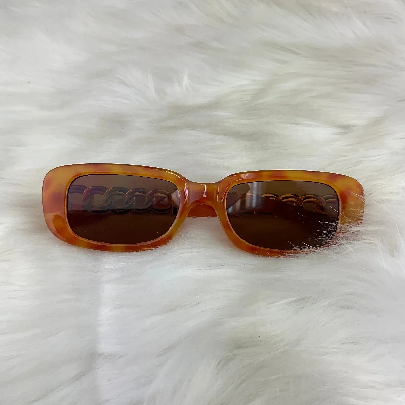 Sunglasses By Steve Madden Wire - Frame Intellectual Look