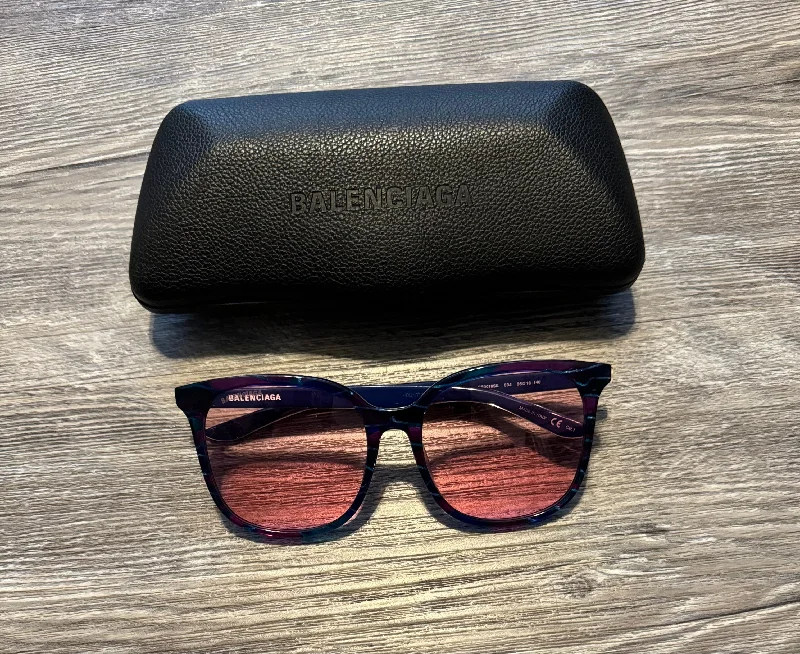 Sunglasses Designer By Balenciaga Geometric - Patterned Frame Design
