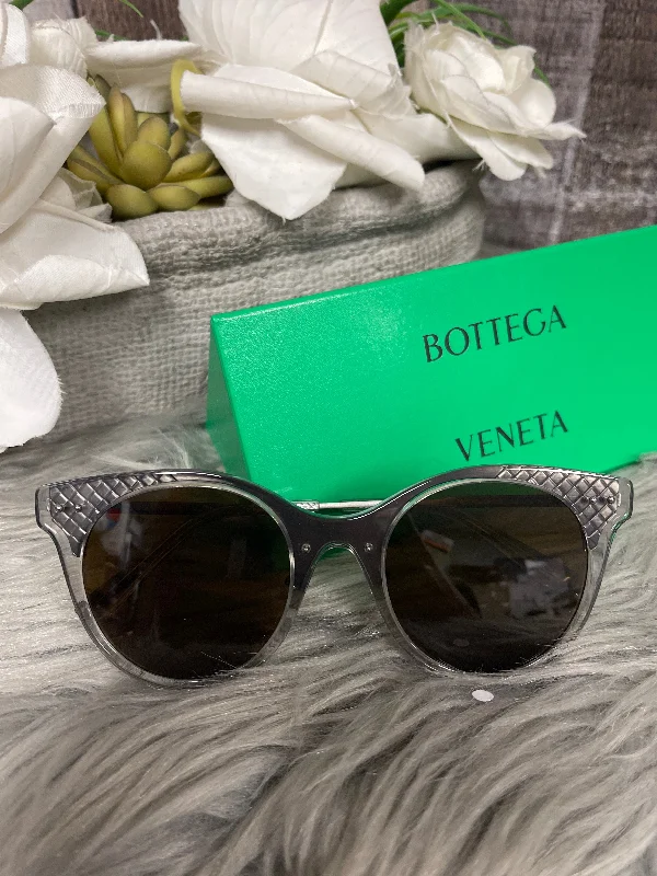 Sunglasses Luxury Designer By Bottega Veneta Vintage Horn - Rimmed Style