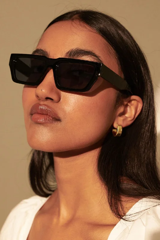 Theo Sunglasses // Black Oval - Shaped Academic Look