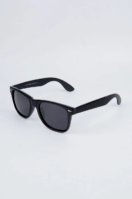 Wayfarer Sunglasses - Black Oval - Rimmed Sophisticated Look