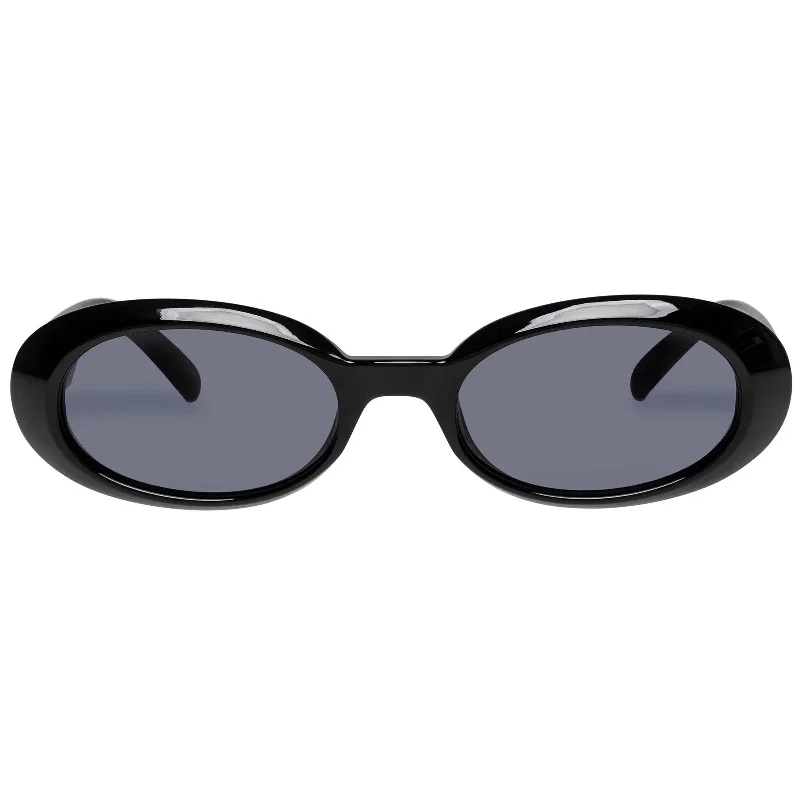 Work It! (Black) Oval - Rimmed Sophisticated Look
